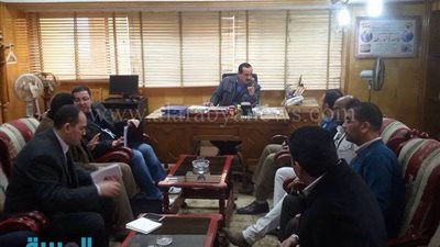 بالصور.. رئيس مدينة المحلة يكلف نائبه بمرافقة وفد تطوير العشوائيات