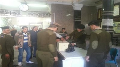 ضبط 189 بائع متجول وتنفيذ 52 حكم قضائى فى حملة مكبرة لشرطة النقل 