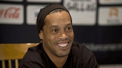 رونالدينهو يرفض عرضًا من ليستر سيتي متصدر الدوري الإنجليزي