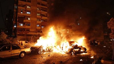  مجهولون يضرمون النار في 7 سيارات بوسط إسطنبول