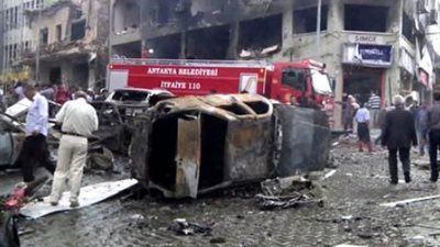 ثلاثة انفجارات متتالية تهز مدينة 