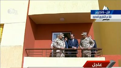 السيسي يسلم عقود تملك وحدات سكنية بمشروع الإسكان بحدائق أكتوبر