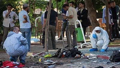 إلقاء قنابل يدوية على مركز تجاري بوسط 