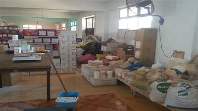 ضبط 4 أطنان أعشاب مجهولة داخل محل غير مرخص بالبساتين