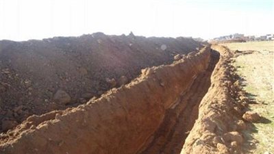 تونس تقيم ساترًا ترابيًا على الحدود مع ليبيا