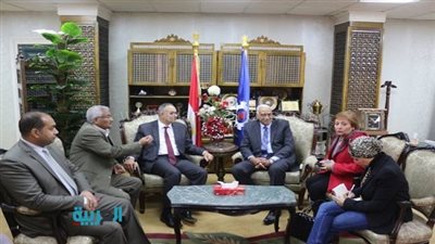 محافظ السويس يلتقي نائب وزير الإسكان لبحث تطوير العشوائيات