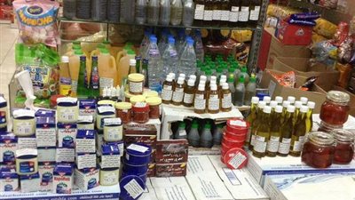 ضبط حاويتين مستحضرات تجميل مجهولة المصدر بالسخنة