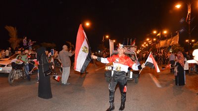 بالصور.. القوى السياسية تشعل منصة احتفالات 