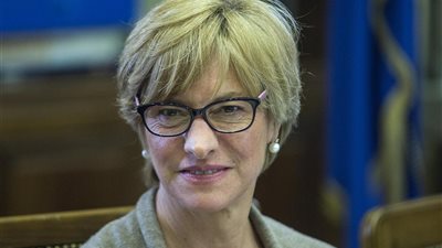 وزيرة الدفاع الإيطالية تهنئ 