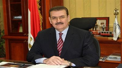  وزير النقل يفاجئ العاملين بطريق 