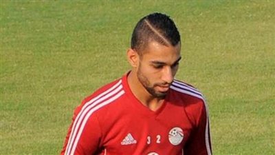 عمرو السولية يوقع للشعب الإماراتي اليوم 