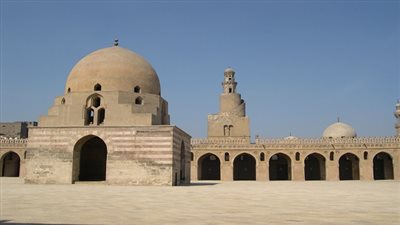 خبير آثار: أقدم نص تأسيسي في العمارة الإسلامية يوجد بجامع ابن طولون