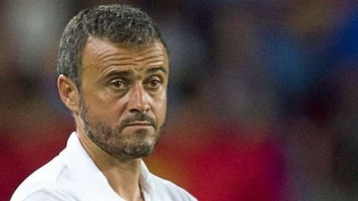 مدرب برشلونة يصطحب جميع اللاعبين للسوبر الأوروبي