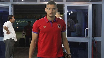 طبيب الأهلي يوضح حقيقة إصابة مدافع الفريق