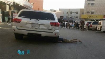 بالصور.. شرطة الرياض تلقي القبض على 4 سعوديين قتلوا مصريًا دهسًا بسيارتهم