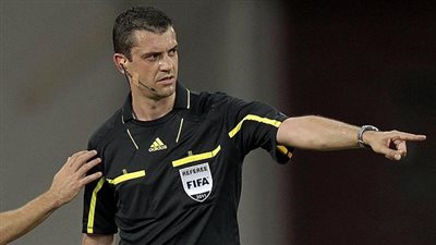 وصول طاقم تحكيم القمة إلى برج العرب