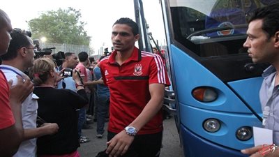 بالفيديو.. وصول لاعبي الزمالك والأهلي إلى ملعب القمة