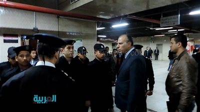 بالصور.. جولة مفاجئة لمدير شرطة النقل على عدد من المحطات