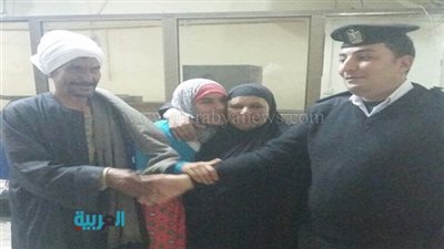 بالصور.. شرطة النقل تعيد فتاة معاقة إلى أهلها بمحطة مترو الشهداء