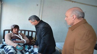 بالصور.. وزير النقل يعتذر للمصابين بسبب تدهور 