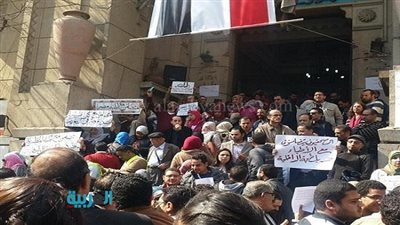 بالفيديو.. الأطباء يهتفون من أمام دار الحكمة: 