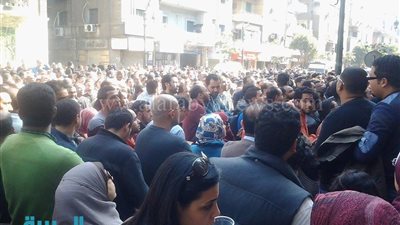 بالصور.. الأطباء تطالب بإقالة وزير الصحة 