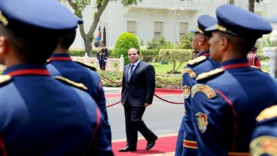 وصول موكب السيسي لمقر البرلمان