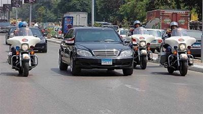 فتح ميدان التحرير عقب إغلاقه لدقائق بعد مرور موكب السيسي