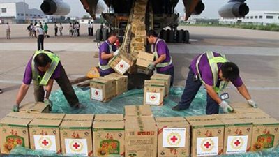 وصول شحنة مساعدات تابعة للصليب الأحمر لتعز بجنوبي اليمن
