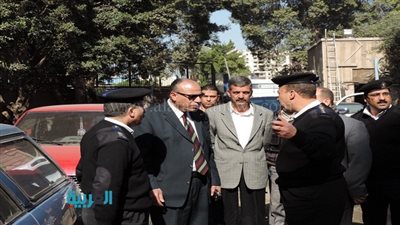 بالصور.. مدير شرطة النقل في جولة تفقدية مفاجئة بالمترو