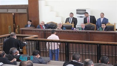 مشادة كلامية بين ممثل النيابة ودفاع 