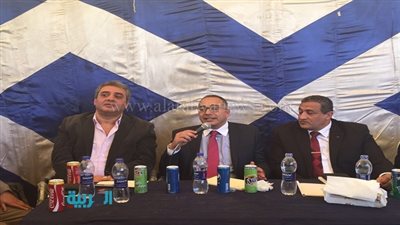 بالصور.. نائب وزير الإسكان يجتمع بالباعة الجائلين لبحث مطالبهم