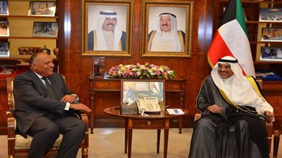 وزير الخارجية يتفق مع نظيره الكويتي على تعزيز العلاقات الثنائية.. ملف الإرهاب والوضع في سوريا يتصدران المباحثات.. وارتفاع حجم استثمارات 
