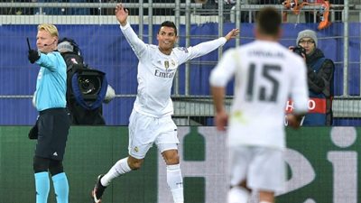 بالفيديو.. ريـال مدريد يصعق روما في عقر داره بدوري الأبطال