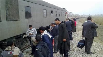 توقف حركة قطارات الصعيد لسقوط كابل كهرباء على القضبان بالعياط