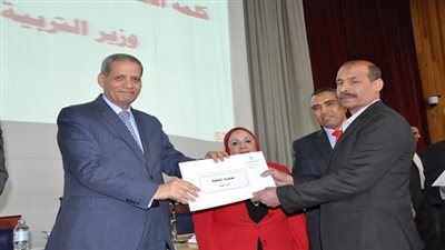 وزير التعليم: 