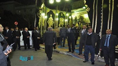 بالصور.. نجوم الفن والإعلام في عزاء 