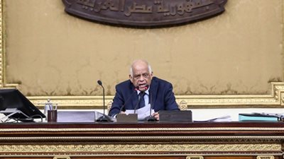 مشادات حادة بين أعضاء البرلمان ورئيس المجلس.. والسبب؟