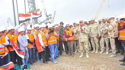 بالصور.. القوات المسلحة تنفذ 3 أنفاق للسيارات والسكة الحديد أسفل قناة السويس 