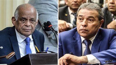 توفيق عكاشة يعتذر ويقبّل رأس رئيس مجلس النواب على المنصة