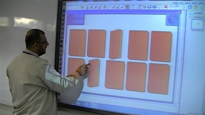 بالأرقام.. أسعار السبورات العادية والذكية في 