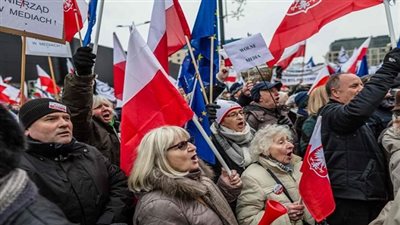  آلاف البولنديين يتظاهرون ضد الحكومة 
