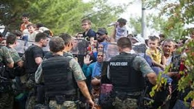 تظاهر 300 مهاجر على الحدود اليونانية المقدونية للسماح بعبورهم