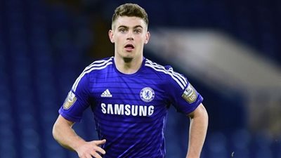 تشيلسي يجدد عقد مدافعه حتى 2018