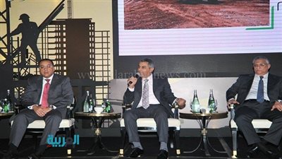 بالصور.. ننشر كلمة وزير النقل في ملتقى بناة مصر 2016