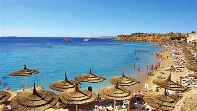 بالصور.. روسية تتحدى الحظر.. وتسافر لشرم الشيخ