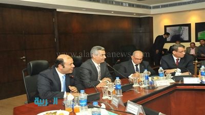 وزير التموين: استخدام القطارات والنيل لنقل الأقماح من الموانئ للصوامع