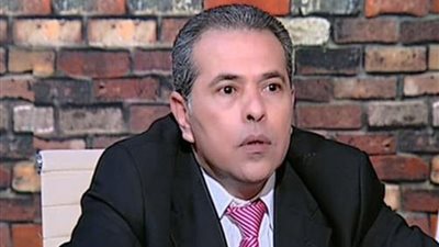 شاهد.. حرس البرلمان يفتشون توفيق عكاشة بطريقة مهينة