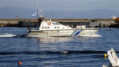 اليونان تعترض سفينة محملة بآلاف البنادق والمتفجرات قادمة من تركيا 