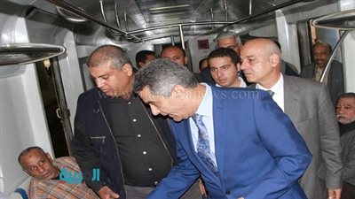 وزير النقل يستمع إلى شكاوى المواطنين بمحطة سيدي جابر